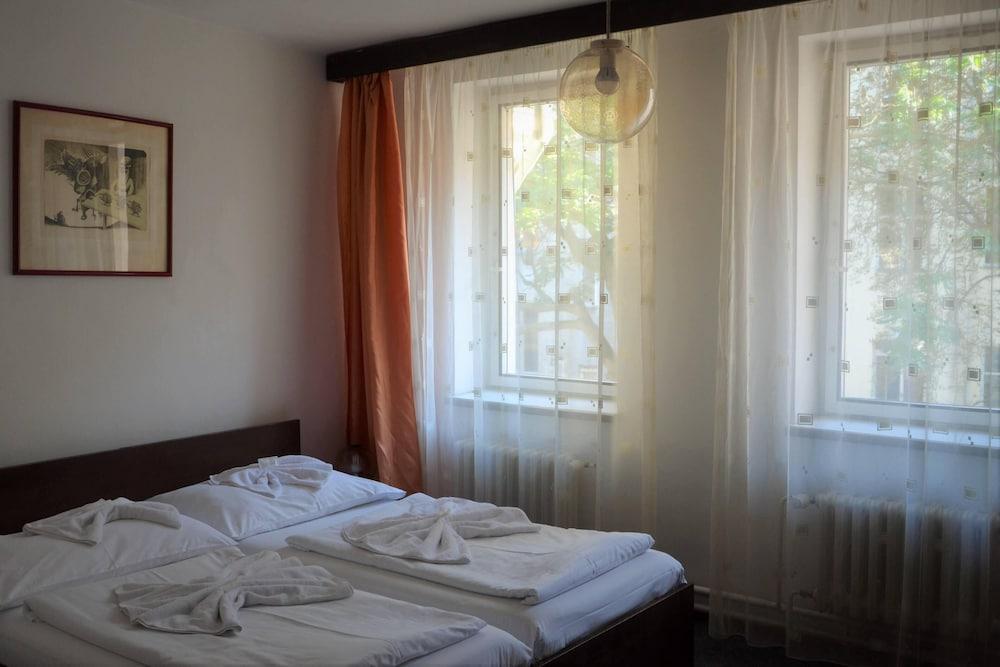 Self-service Ostas Hotel Praga